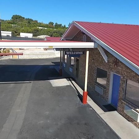 Hillcrest Inn & Suites Озона Екстериор снимка