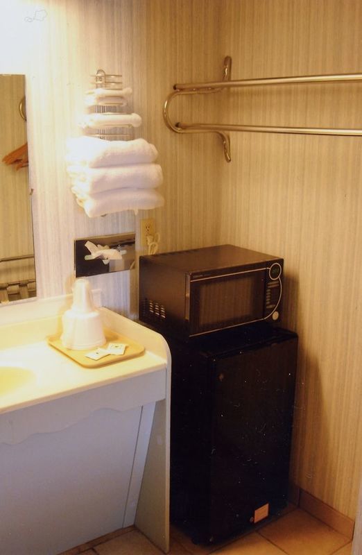 Hillcrest Inn & Suites Озона Стая снимка