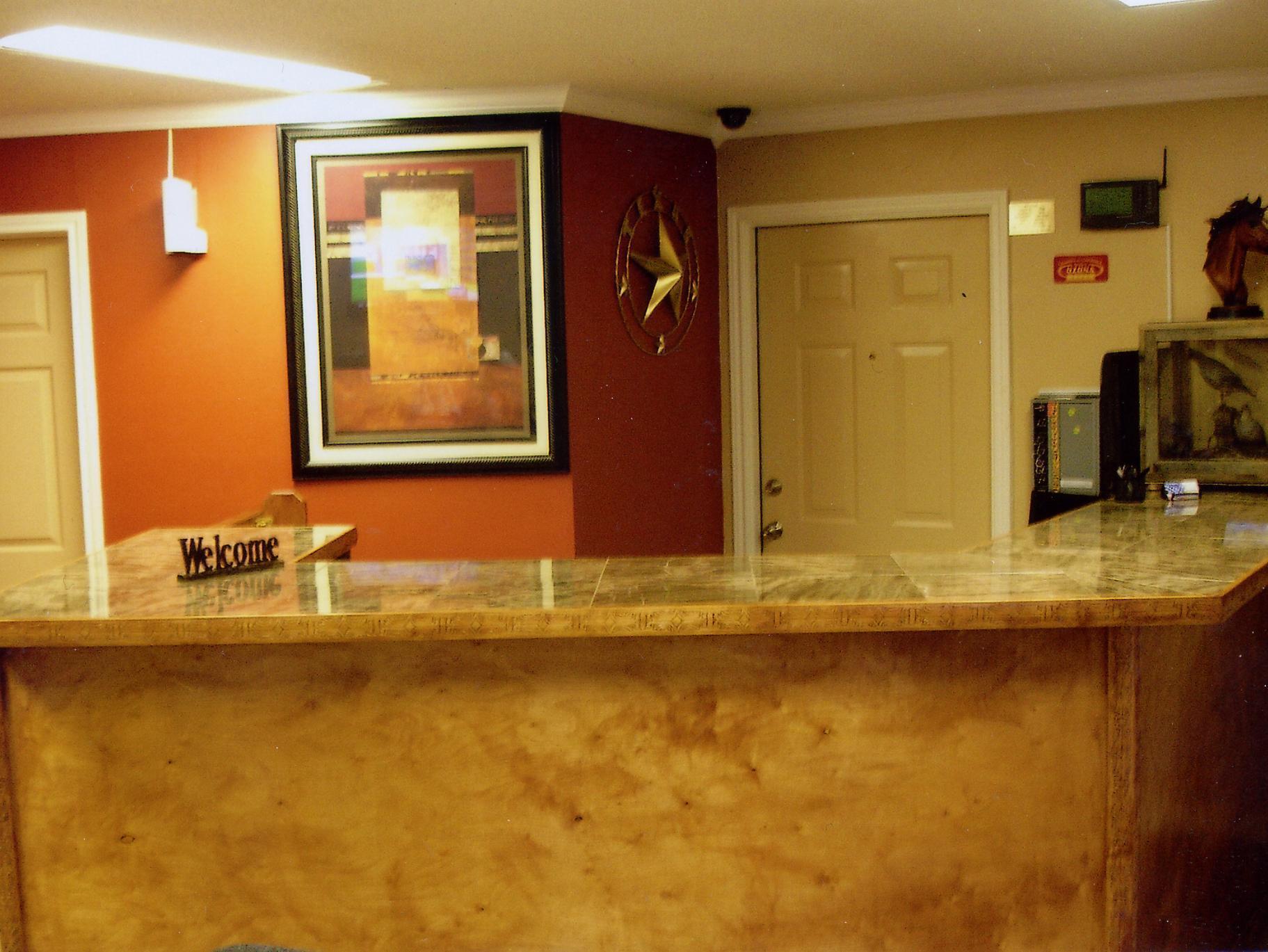 Hillcrest Inn & Suites Озона Екстериор снимка